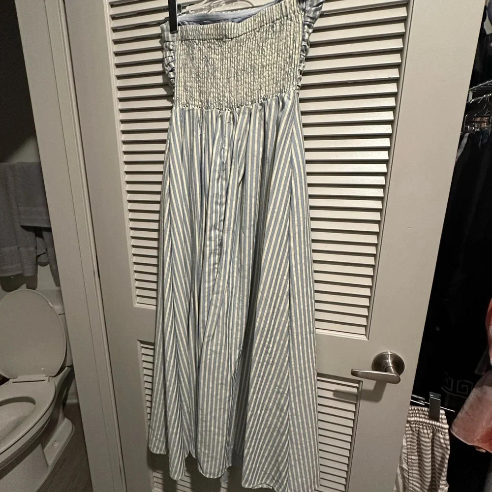 Chic Strapless Blue and White Dress - Picture 2 of 2